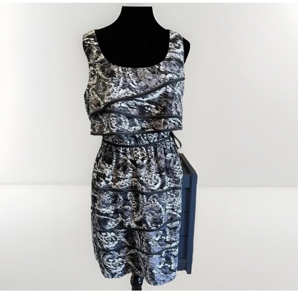 SL Fashions Dress Sz 10 Black Ivory Womens Tiered Sleeveless Party Office Work - Picture 1 of 9